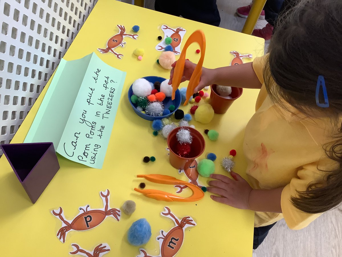 StainesPrepNurs's tweet photo. #StainesPrepSunflowers have been strengthening their hand muscles through fingers gym activities. #StainesPrepEarlyYears https://t.co/2cBYeGH2jf