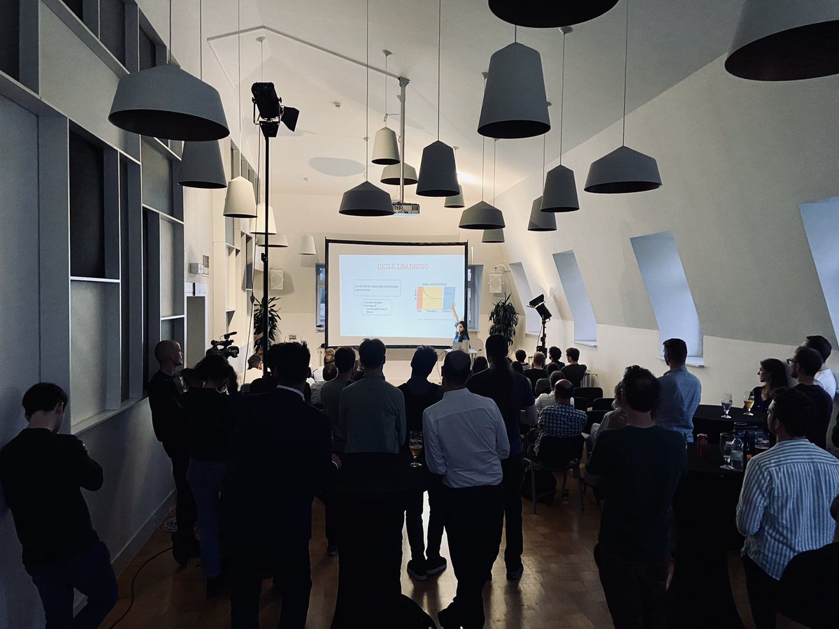 👏👏Thanks to everyone who joined last night’s 20th #databeers #brussels! 

💝And huge thanks to our amazing speakers➡️ <a href="/GoldyYadv/">Goldy Yadav</a>, <a href="/rdevooght/">Robin Devooght</a>, Lior &amp; Andreas

🥰 Finally, special thanks to our host <a href="/Muntpunt/">Muntpunt</a> &amp; sponsor <a href="/BDBELGIUM/">Business & Decision BELGIUM</a>. It feels so good to be back!

#SaveTheDate ➡️21/6