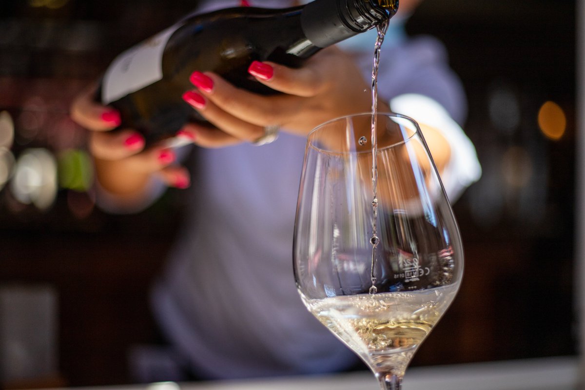 SevenEightWine's tweet photo. Tonight’s forecast… 99% chance of wine 🥂
.
.
.
#winetonight #fridaynight #weekendvibes #wineonweekend #weekendwine https://t.co/AJECQgB4b5