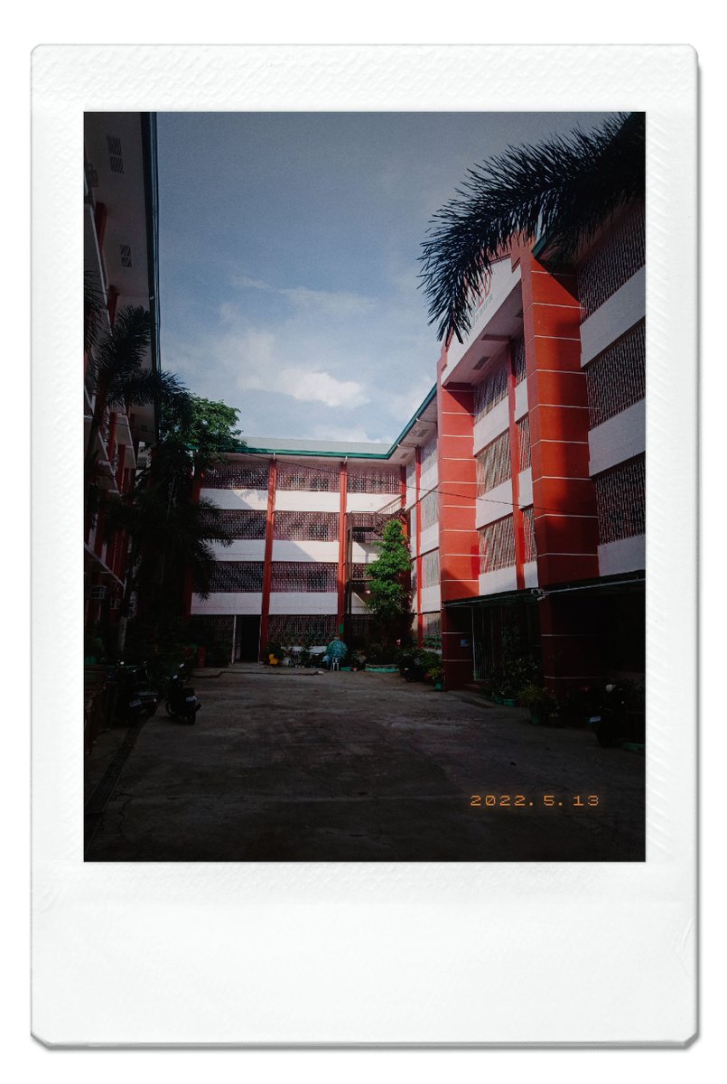 Yup1nn's tweet photo. At school https://t.co/CfZdRmxYPx