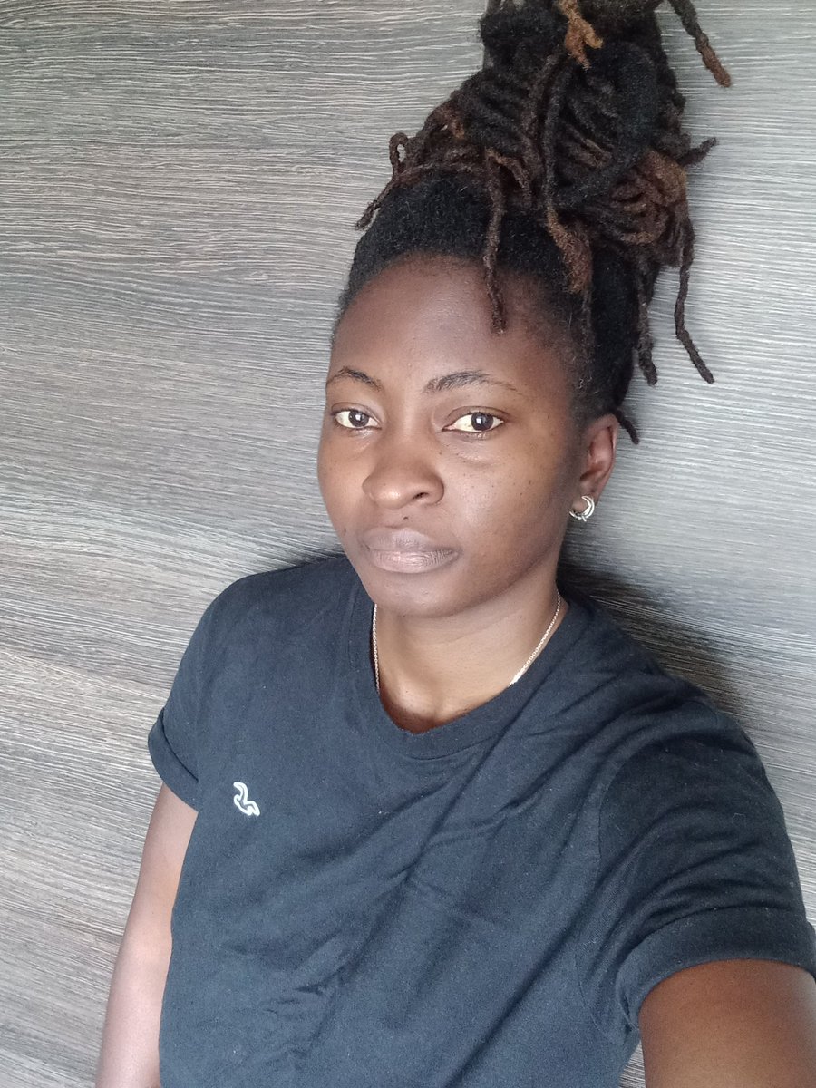 Klari237's tweet photo. We #StandInblack on Fridays. Nous sommes décidées à proposer autre chose au peuple camerounais. Autre chose que ce pauvre leadership ui nous étouffe. #StandUp4Cmr #EndAnglophoneCrisis #Freeallarrested https://t.co/mxr0QuwsyF