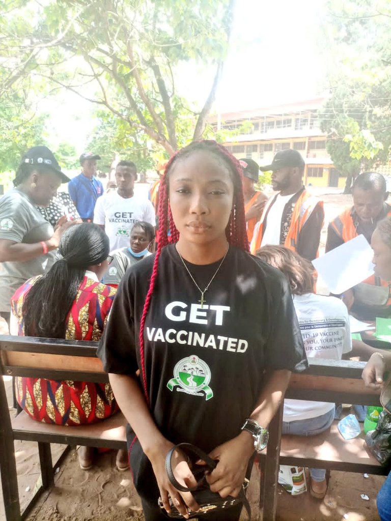 CDDWestAfrica's tweet photo. More insight into the day three Vaccination  exercise at  Nekede polytechnic as citizens  recieves their Covid-19 Vaccines.

@HassanIdayat
@JibrinIbrahim17
@oaaigbe

#GetVaccinatedNigeria
#Vaccines https://t.co/qYHhOBABbw