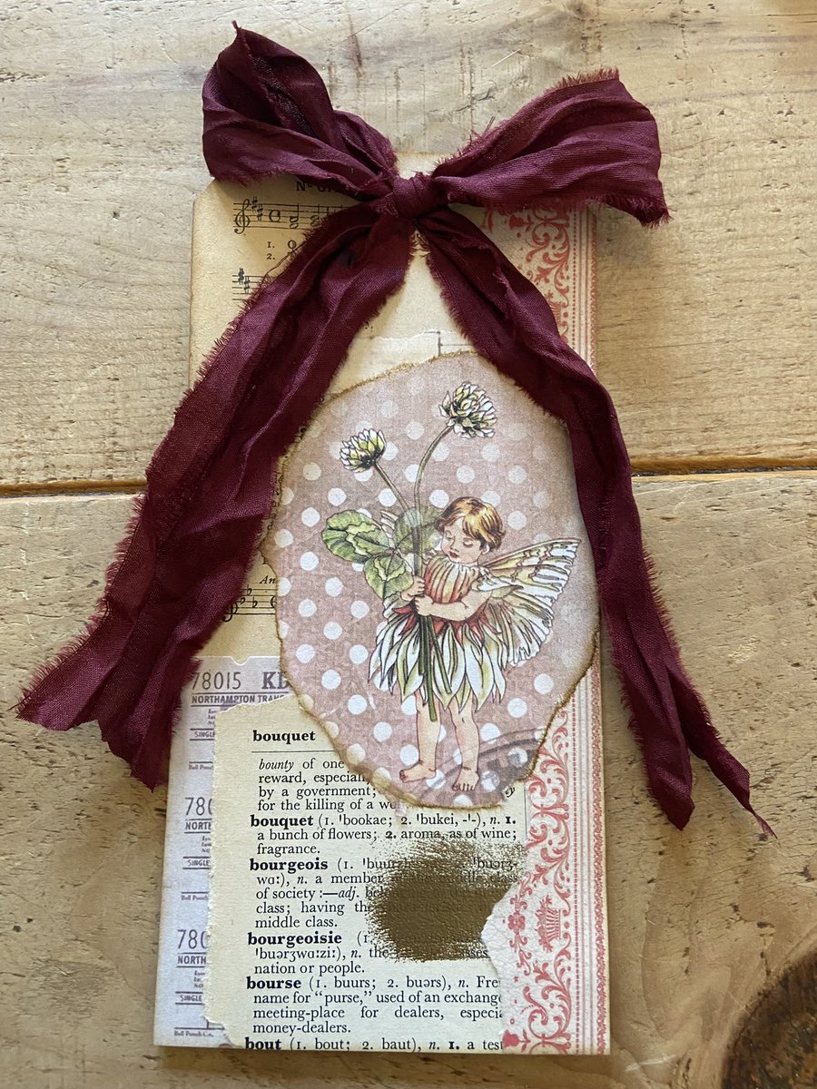 junkjournalgeek's tweet image. I posted a picture of this tag a few days ago. There is now a video up on my channel showing me making it 😁. I’ll pop the link in the comments, if you’d like to watch 👀
#junkjournalgeek #journaltags