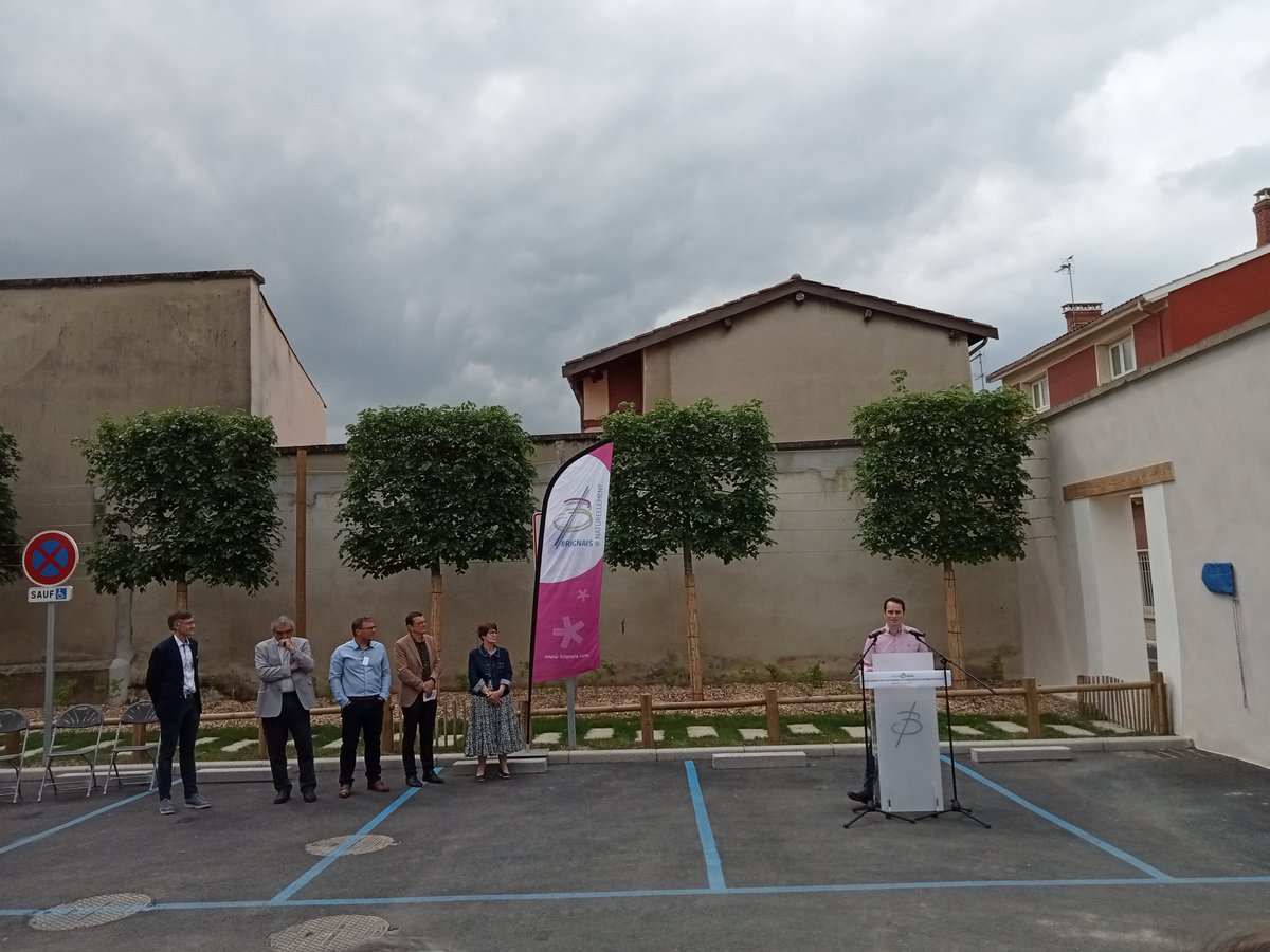 SIGERLy_'s tweet photo. [TRAVAUX] Ce matin, le SIGERLy a participé à l'inauguration ✂des travaux réalisés dans la rue Giraudière à #Brignais. 
👉Le Syndicat a assuré l'effacement des réseaux, en coordination avec le #SYSEG (assainissement) et la #CCVG (réaménagement de la voirie). https://t.co/TEoWQ4WJWJ