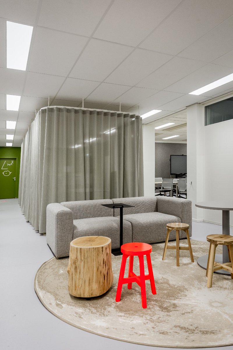 Our #sheers create subtle, fluid borders – comfortable and cocooning spaces-within-spaces that maintain visual connections and let light flow through. Perfect to create a unique setting for each learning activity at the Marnix Academy. Full #project: hubs.li/Q01bcP5F0