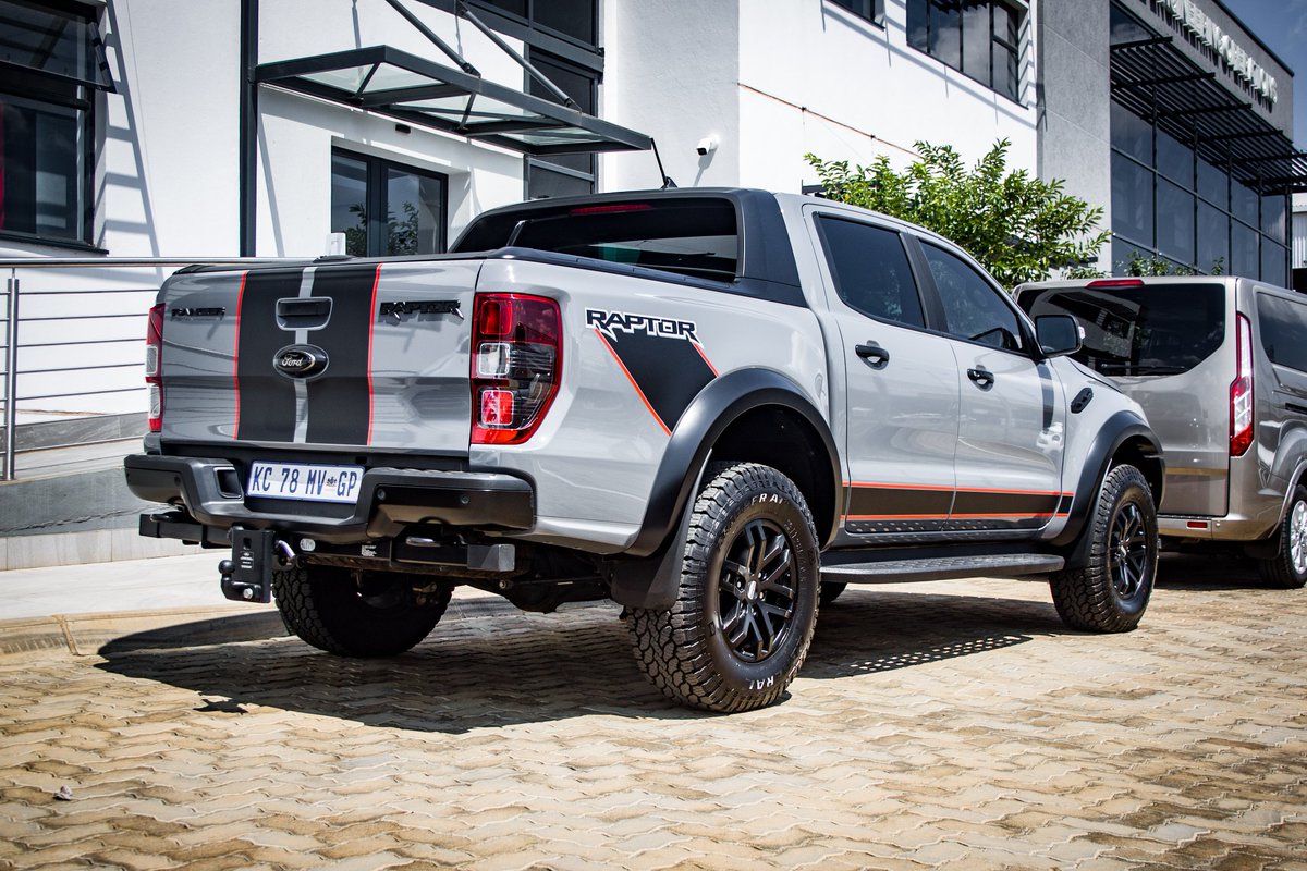 MoyakheSibulele's tweet photo. Is this the perfectly specced duo for a dream garage?💯🙌🏽
Ford Mustang Mach 1 and Ranger Raptor SE. Both very capable in their respective ways!
#blueoval #DippedInBlue #ford #fordmustang #fordranger #Raptor
#fourwheelchasers #keeponchasing🚗🏃🏽 https://t.co/KIwfInqn2I
