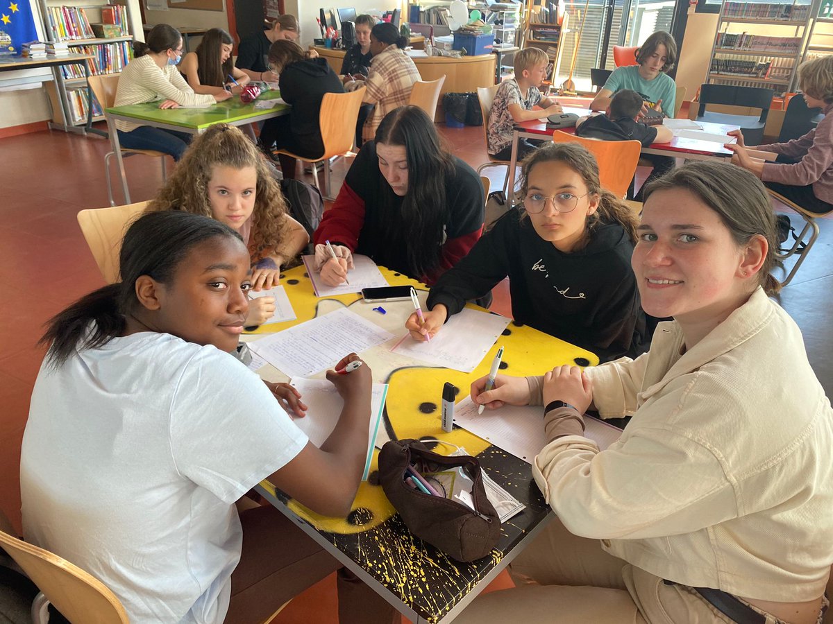 with_active's tweet image. After a relaxing day in Paris, today it&apos;s been had work at the radio workshop. The show is almost ready for this evening! @sepiegob @erasmus_project