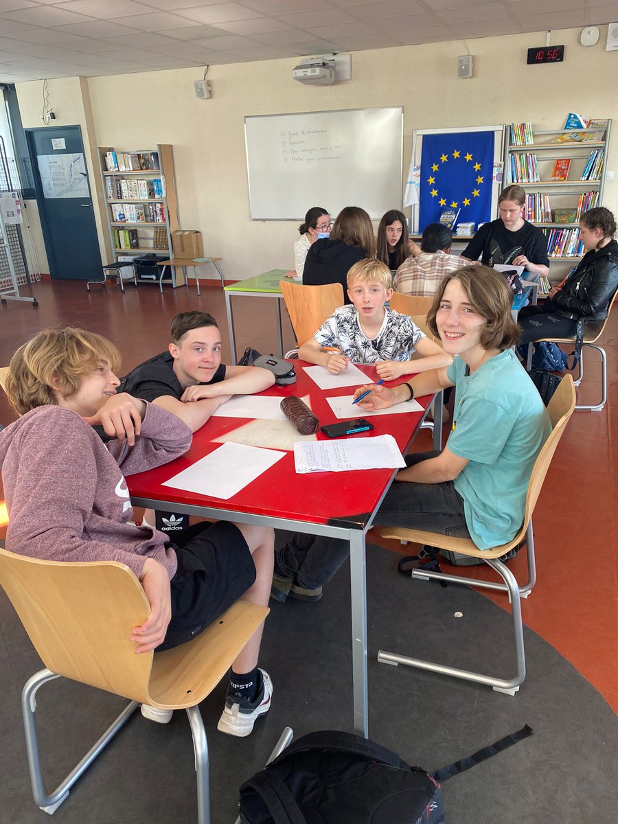 with_active's tweet image. After a relaxing day in Paris, today it&apos;s been had work at the radio workshop. The show is almost ready for this evening! @sepiegob @erasmus_project