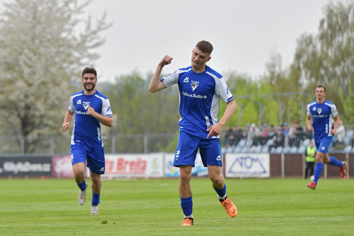 slaviaofficial's tweet photo. 🤝 | Vlašim čeká zítra od 17:30 poslední utkání sezony F:NL proti Opavě, vítěz si zajistí účast v baráži.

Přijeďte do Vlašimi poděkovat slávistickým nadějím za skvělou sezonu ve druhé lize, po předložení permanentky máte vstup zdarma! 🆓

📰 INFORMACE ➡️ https://t.co/LjGHuGx84A https://t.co/vdorge6Cy1
