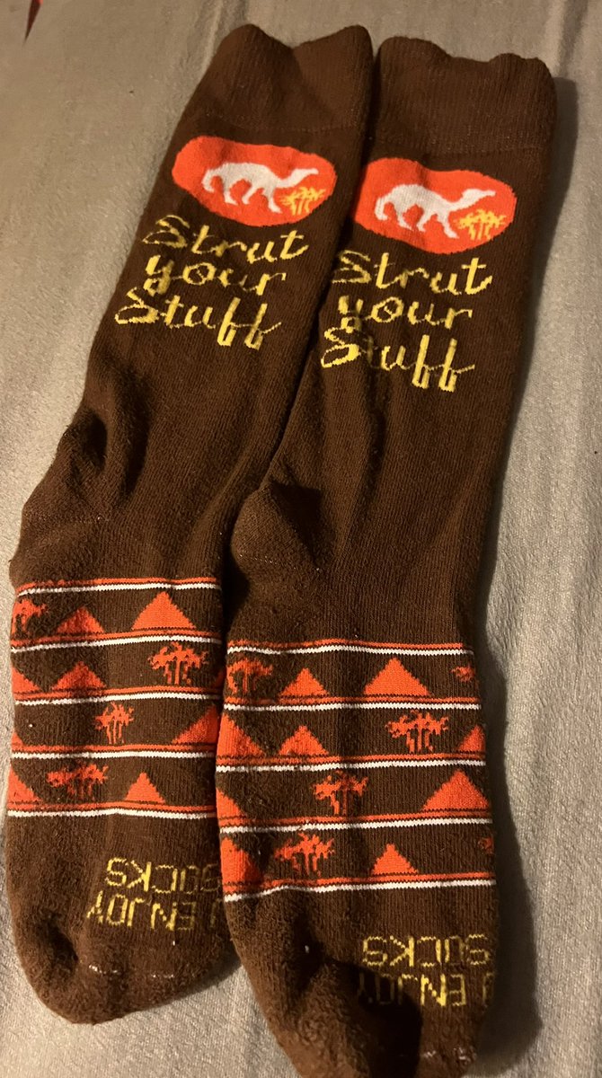 rosietexecano's tweet photo. I’m strutting my stuff today! Do these pants make my butt look big? 😂😂 I hope this work day goes quick, because I have a busy weekend of doing nothing. Maybe I’ll do some laundry, maybe not 🤷🏽‍♀️ have a Phantastic Phriday ❤️💡#strutyourstuff #coffee #queenofeverything #camelwalk https://t.co/WpxXyqcPkn