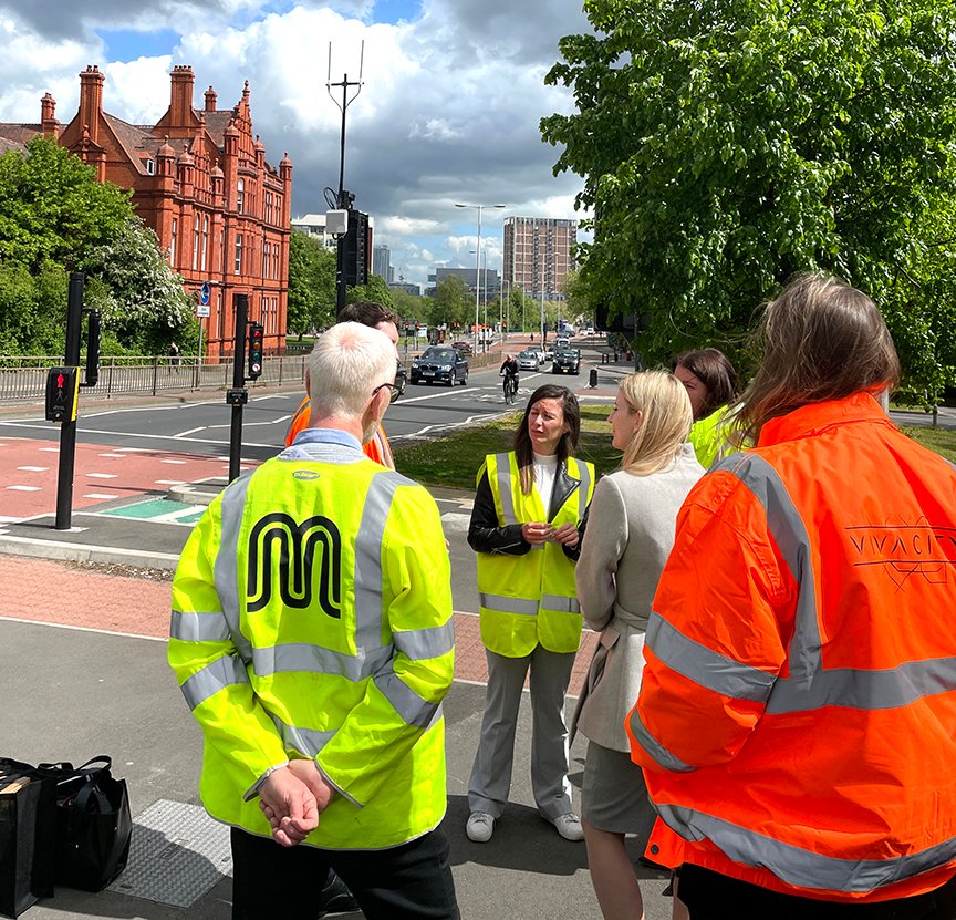 VivacityLabs's tweet photo. This week we met with @JuliaLopezMP @DCMS in Manchester. We spoke about harnessing the power of connectivity to transform cities and were delighted to show our #SmartJunction solution, which has already proven to reduce journey times by up to 23%. @OfficialTfGM @Weaver_Labs https://t.co/LFcDHcsgOz