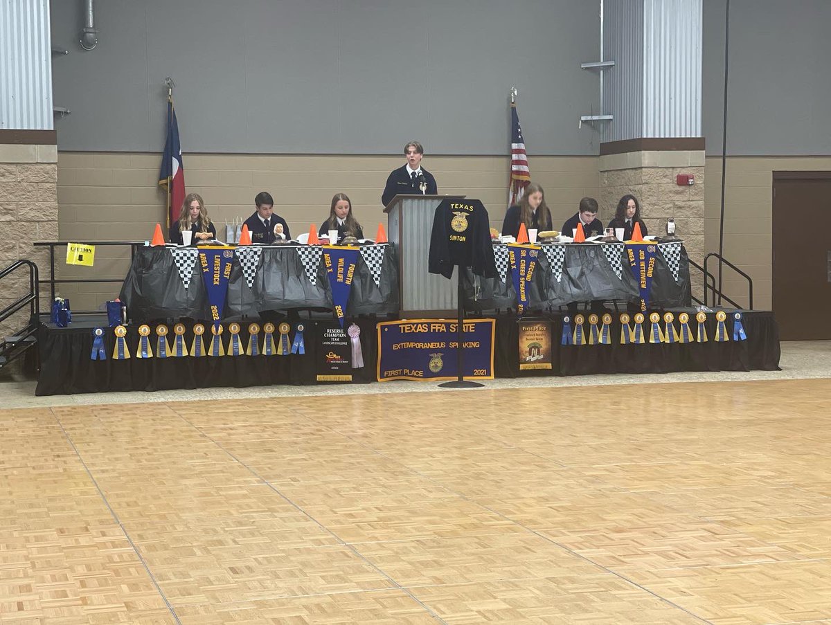 sinton_ffa's tweet photo. Last night we were able to celebrate all of the hardworking and dedicated members of the Sinton FFA. We have been blessed with a year full of achievements. Go Sinton FFA! 💛💙 https://t.co/3IKtUEgENR