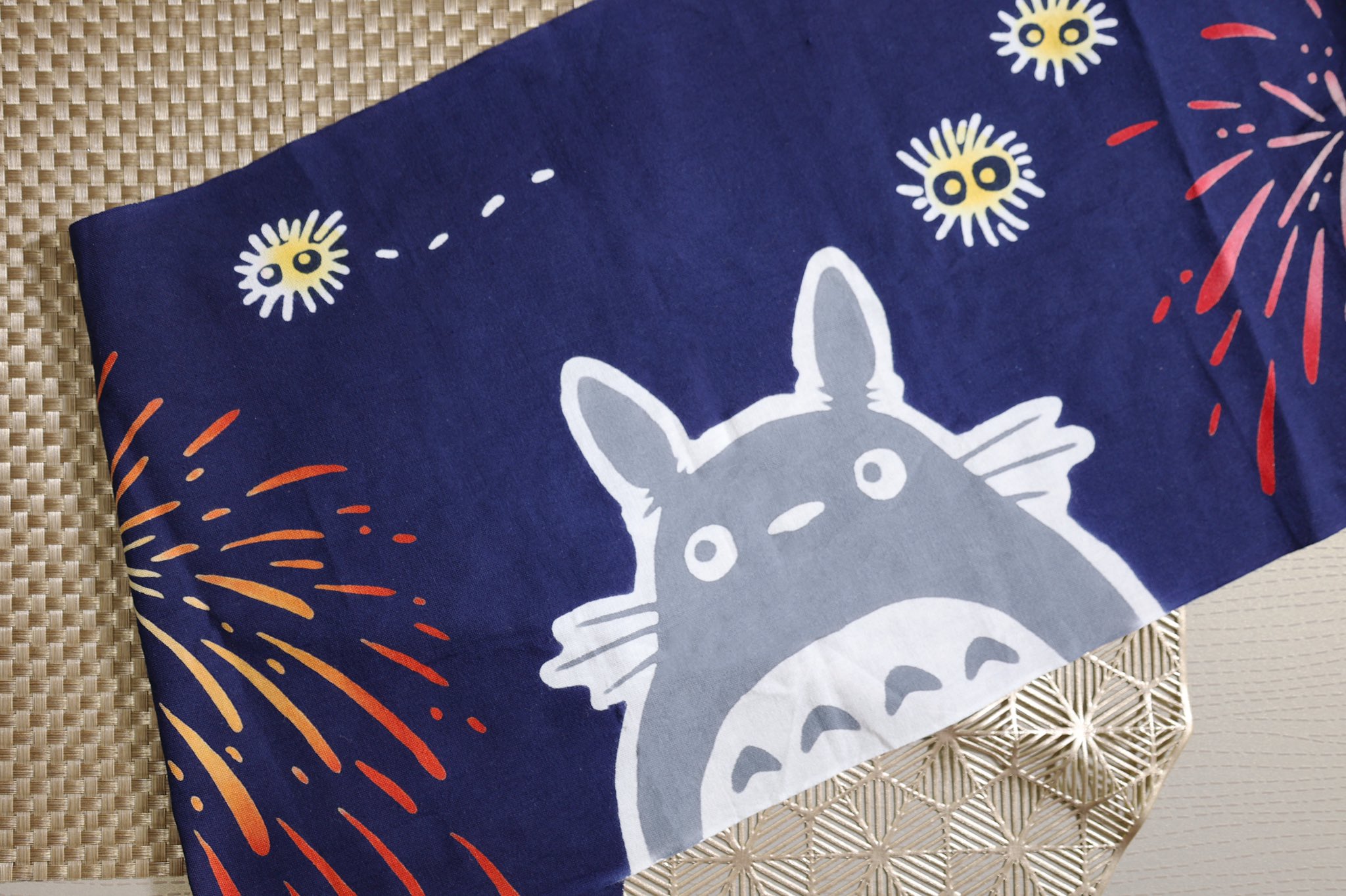 Twitter এ ジブリがいっぱい どんぐり共和国 公式 新商品 大きな花火 中くらいの花火 小さな花火 トトロたちと一緒に願いをこめた手拭いです 弾けるぐらいの明るい夏になりますように 5 14 土 発売 どんぐり共和国 T Co