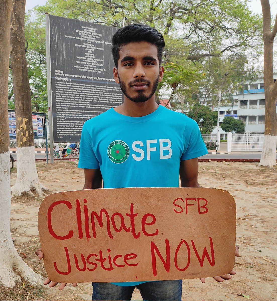 GretaThunberg: RT @NayonSorkarBD: What do we want❓
#ClimateJustice, #ClimateAction & #ClimateReparations 
When do we want it? 📢 Now ‼️

#SaveFutureBangladesh 
#FridaysForFuture #ClimateStrike #PeopleNotProfit #FightFor1Point5 #SchoolStrike4Climate 🇧🇩