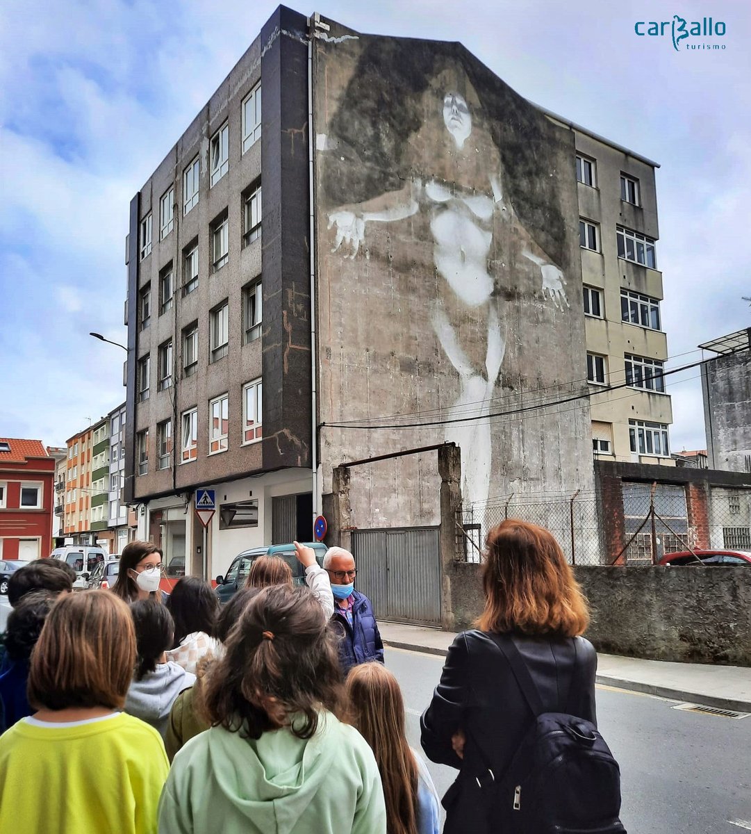 TurismoCarballo's tweet photo. Feliz sábado! Onte rematamos a quenda de visitas guiadas para alumnado do CEIP Bergantiños. Puideron ver murais coma este de #Bosoletti titulado "Petra mater". Se queredes ter vós tamén una visita guiada, contáctanos! 
☎️ 981 702 077 | 698 156 402
ℹ️ https://t.co/aWPdINpjiL https://t.co/KxCc7SjEWN