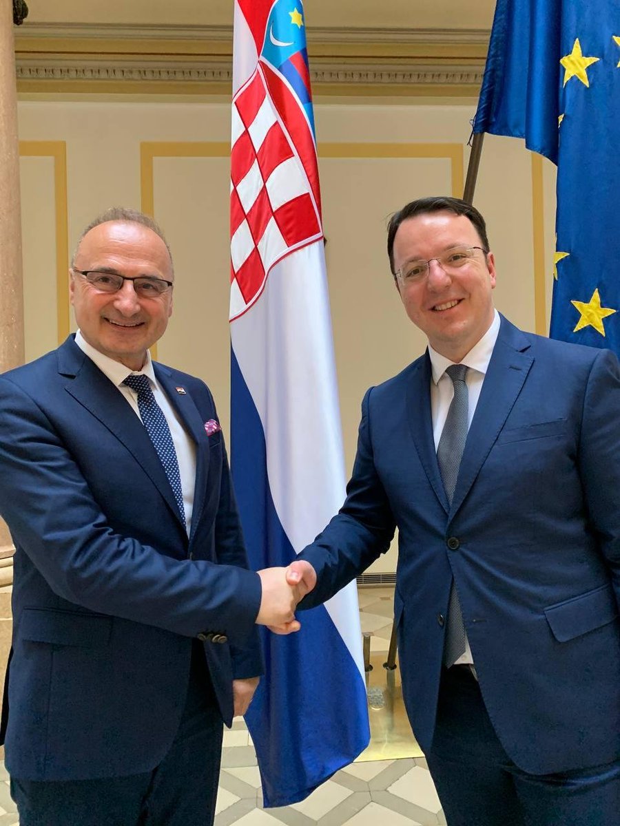 AlexandarMKD's tweet image. Денес во Загреб остварив средба со министерот за надворешни работи на Република Хрватска @grlicradman . На средбата го информирав за актуелната политичка и економска состојба во Македонија. 

@FriendsofEurope @EYL40