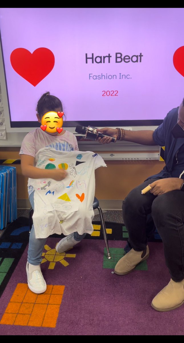 MichaelHartEDU's tweet photo. I’m so grateful for @DonorsChoose! Our entire 2nd Grade Team @CatalinaES_OCPS had projects funded and we were able to do a grade-level Geometry Fashion Show! Using @MicrosoftTeams we invited the entire school! #ocpselemmath https://t.co/75CwKGU0oy