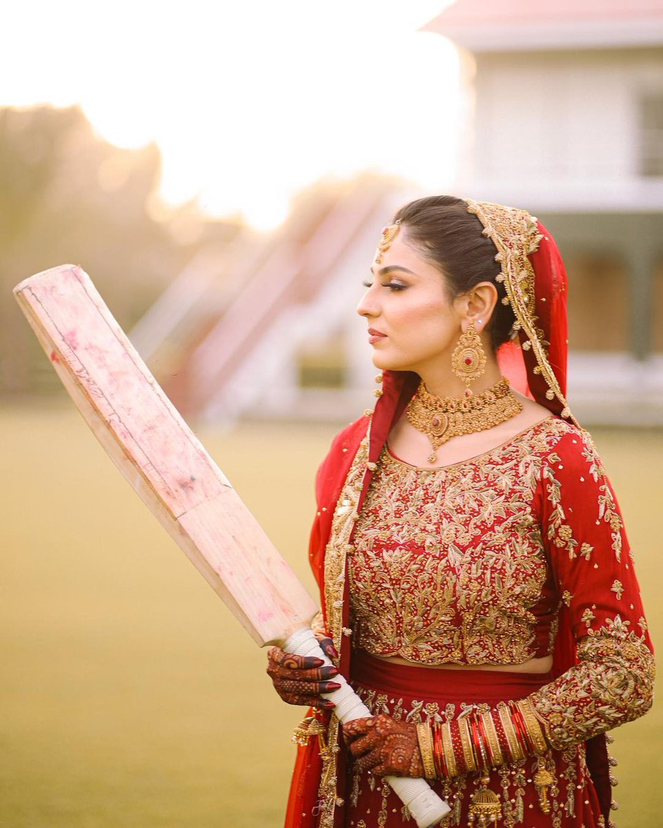 Pakistan all-rounder Kainat Imtiaz's cricket-themed wedding photoshoots 😍