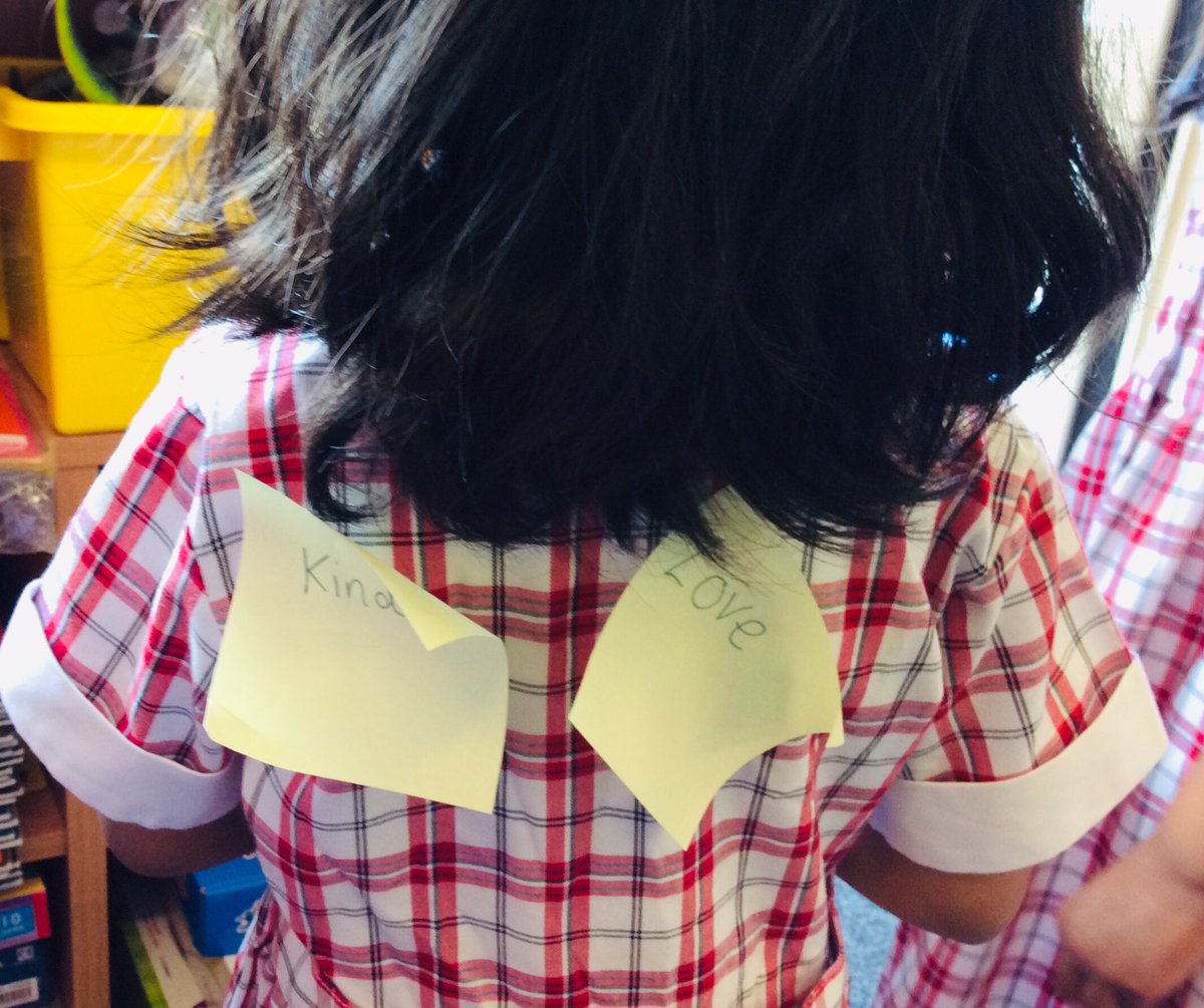 PipersPrePrep's tweet image. #PipersReception have been thinking about what makes a good friend. They wrote down lots of words to describe their friends and gave each other their kind words. #PipersPrePrep