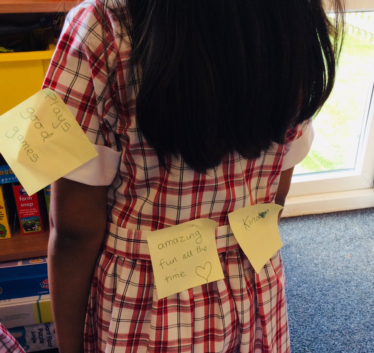 PipersPrePrep's tweet image. #PipersReception have been thinking about what makes a good friend. They wrote down lots of words to describe their friends and gave each other their kind words. #PipersPrePrep