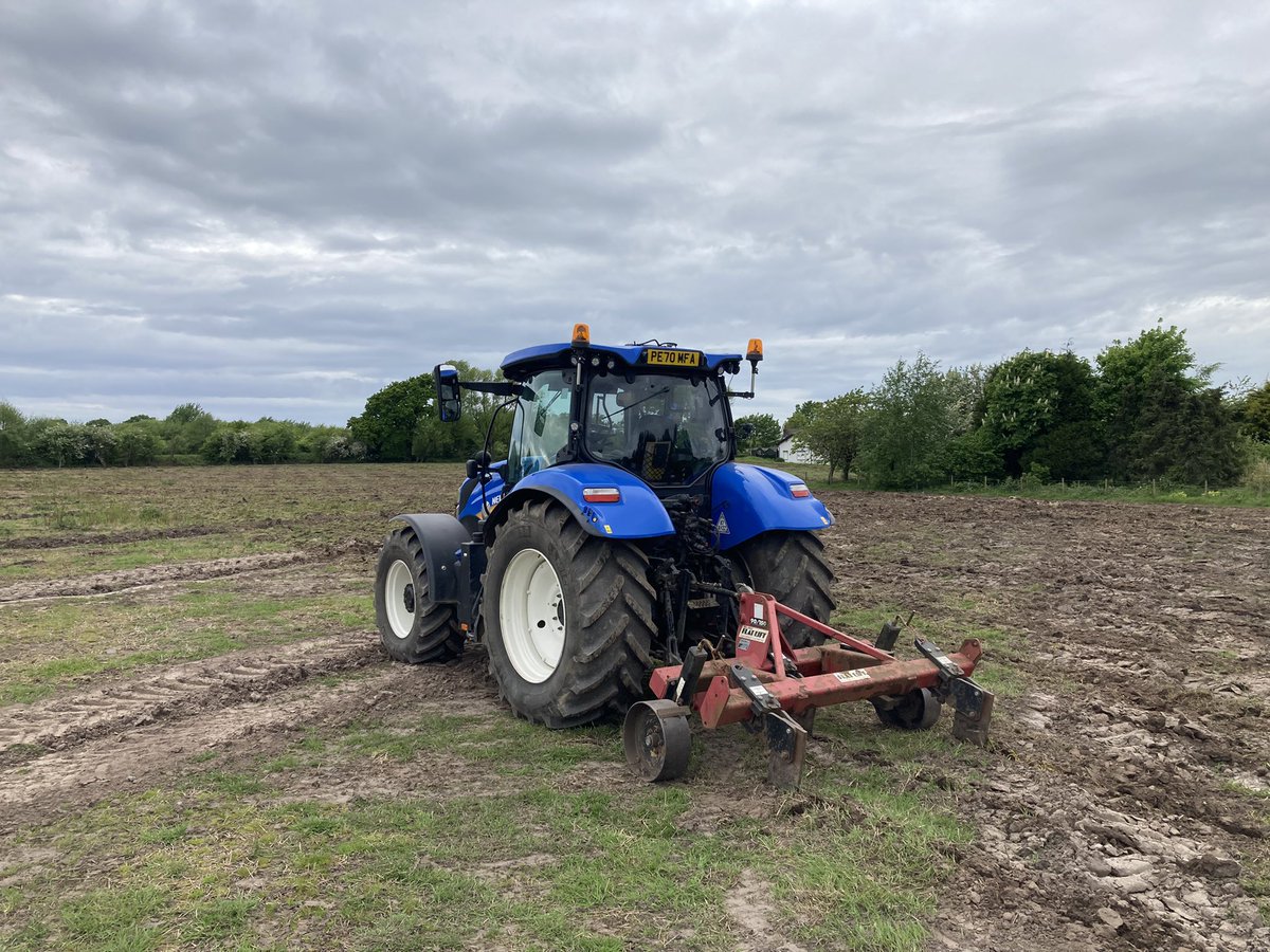Popesdrainage's tweet photo. Busy couple of days subsoiling after installing a large drainage scheme in preparation for new grazing paddocks #landrainage
#equestrian @NHAG_UKandROI @MalpasTractors https://t.co/Jiqy1lw7iS