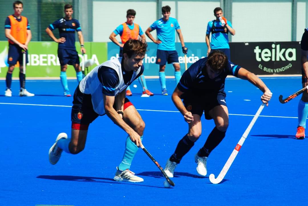 ¡Bienvenidos #Redsticks a vuestra casa! #HockeyValencia #FIHProLeague <a href="/rfe_hockey/">Hockey España</a> <a href="/FIH_Hockey/">International Hockey Federation</a>