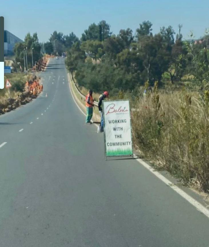 Thank you so much to <a href="/BalwinProp/">Balwin Properties</a> for assisting with the cutting of grass and cleaning up on islands in <a href="/GreenstoneCommu/">Greenstone Hill Community</a> &amp; Modderfontein  something that should be done by city parks and <a href="/MyJRA/">Joburg Roads Agency</a> 🙃🙃🙃