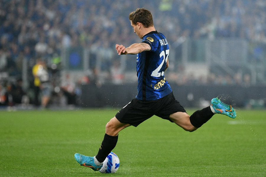 Inter_id's tweet photo. ⚽ | BARE

🇮🇹 Nicolo #Barella adalah pemain Italia pertama yang mencetak gol untuk Inter di final Coppa Italia sejak seseorang mencetak gol untuk Nerazzurri di leg kedua final 1982 melawan Torino. 

Kalian ingat siapa pemain yang dimaksud? 👇

#MADEIT #CoppaItaliaFrecciarossa https://t.co/5dEv1AkIPG