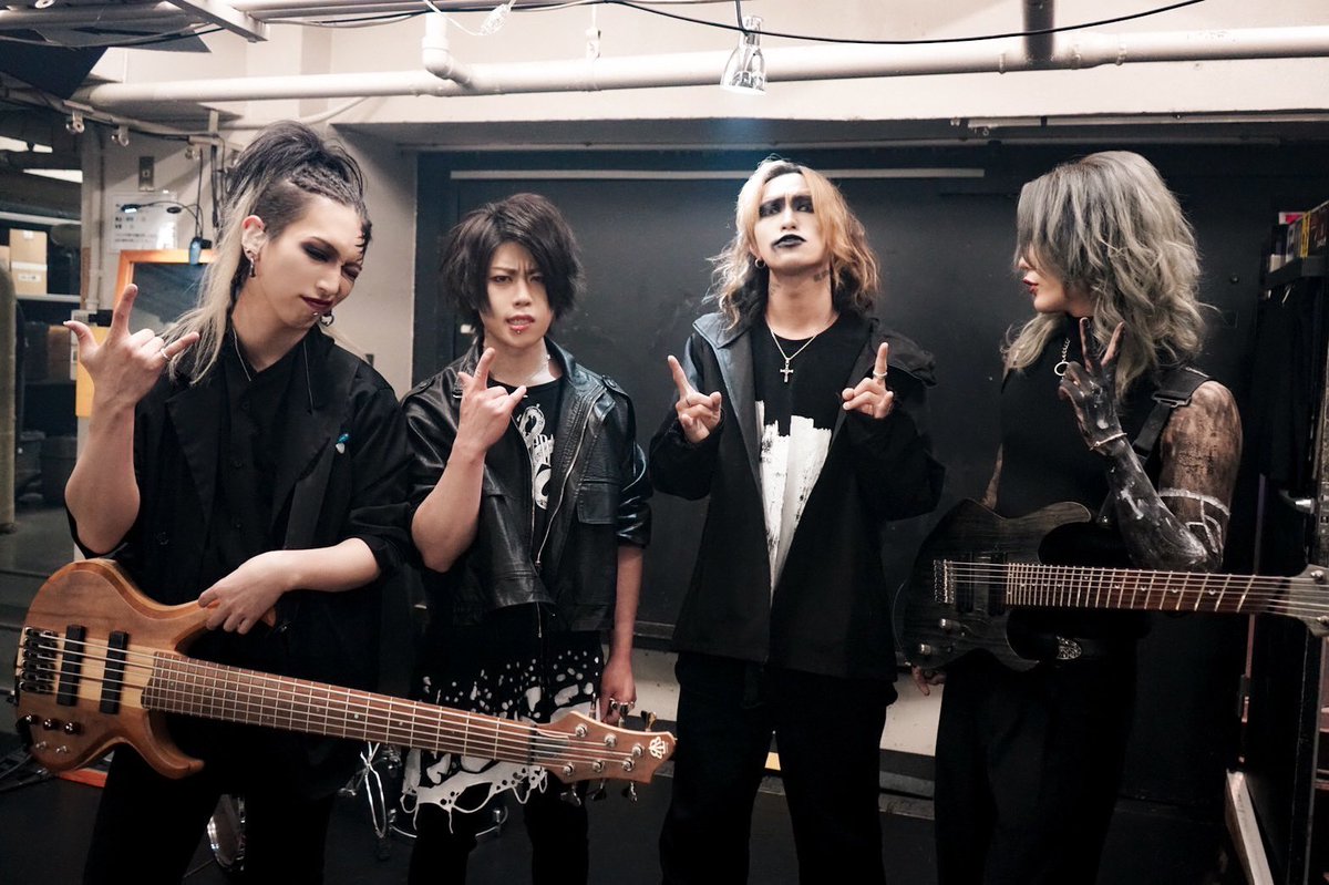 fiveStars_hotta's tweet photo. DEXCORE
名古屋のお店fiveStarsの主催ライブのトリは名古屋バンドにやってほしい。それが本望で、記念すべきダイホのトリを彼らにお願いしました。これまで彼らのライブや音源に触れ、直接話をするなかで彼らなら成し遂げてくれると信じてたし、その実力があるとも思ってた。やってほしかった。最後の https://t.co/0w6dgCdSuk
