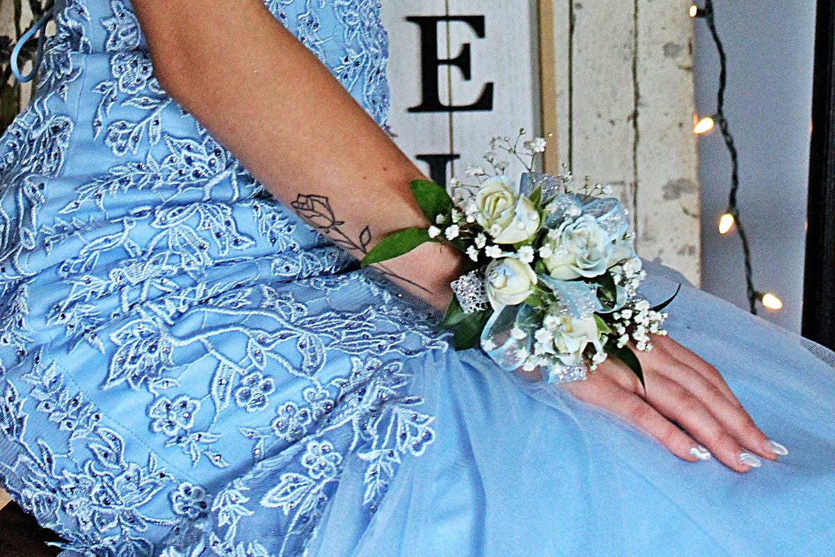 aagordonphotos's tweet image. Last weekend’s prom shoot was a pleasure. Check out some of these poses and details. #photography #photoshoot #promshoot #amazingaagphotography #compositionphotography #oldmill #waterfall #prom2022