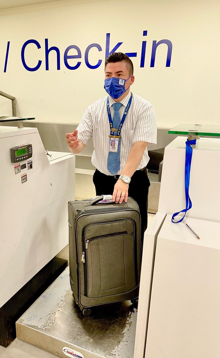 AldoGarciaMu's tweet photo. Tagging Bags and asking
important questions! Every
time! You need to remove any spare lithium batteries or e-cigarettes as that cannot go into the cargo área of the aircraif! ✈️ #TEAMSLP
#beingunited @AOSafetyUAL https://t.co/w6fLAkY16h