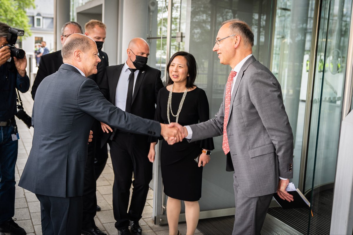 Bayer AG tweet media