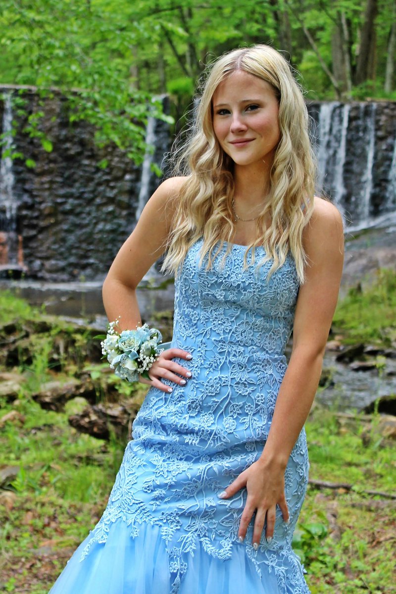 aagordonphotos's tweet image. Last weekend’s prom shoot was a pleasure. Check out some of these poses and details. #photography #photoshoot #promshoot #amazingaagphotography #compositionphotography #oldmill #waterfall #prom2022