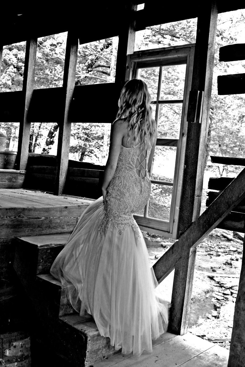 aagordonphotos's tweet image. Last weekend’s prom shoot was a pleasure. Check out some of these poses and details. #photography #photoshoot #promshoot #amazingaagphotography #compositionphotography #oldmill #waterfall #prom2022