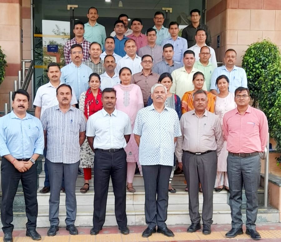DineshMNIPS1's tweet photo. Dinesh Sir With DG BL Soni Sir, Sawai Singh DIG, Vishnukant DIG and officials of Uttarakhand Vigillance(ACB) and Rajasthan ACB after their 2 days joint training session at ACB Headquarters Jaipur on ACB functioning and Prevention of Corruption Act. https://t.co/MIiS1EkLQ5