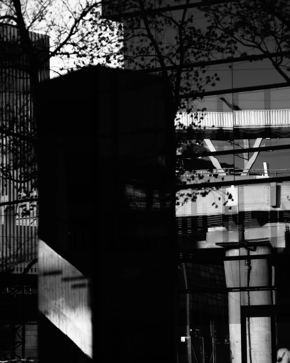 repfl's tweet photo. Discover the Little Big City

#kreis5 #hardbrücke

Walking around my Home Town and see it with my Eyes

#Zurich #Switzerland #Streetphotography #blackandwhitephotography #leicam11 #leicaswitzerland https://t.co/nJAwV4p29C