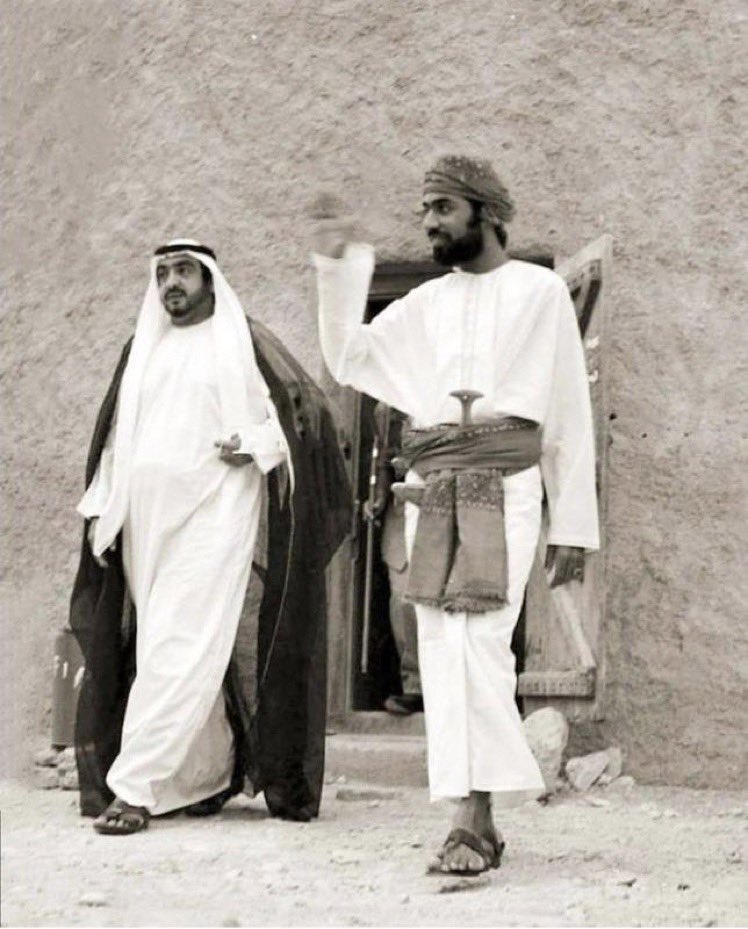 qu5p_'s tweet photo. ﴿ رَوحٌ ورَيحَانٌ وجَنَّةُ نَعِيمْ ﴾
#خليفة_بن_زايد https://t.co/r7B3jjRiFx