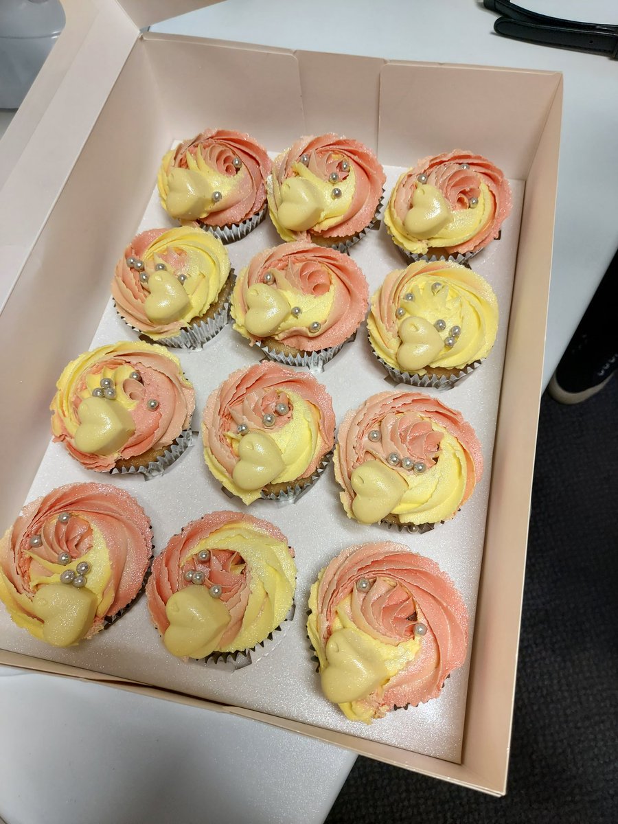 amycip2's tweet photo. Absolutely spoilt on my last day in thoracic surgery! You are a wonderfully dedicated team with endless kindness ❤Thank you for making me feel so welcome! 
keep up the great work! 
#teamworkmakesthedreamwork https://t.co/0y2Yfvu5ig
