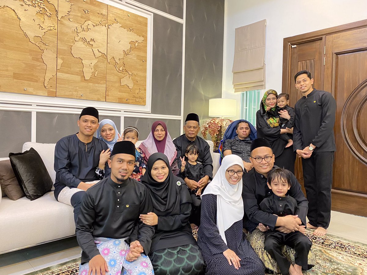 nurainisyafiah's tweet photo. Always be my world 💕 https://t.co/GdUeR47lkP