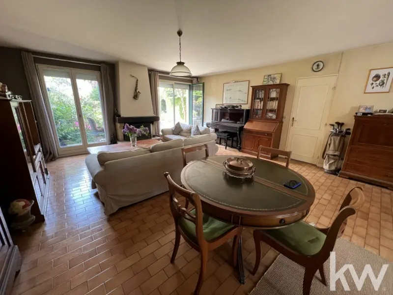 Vente maison T6 à Mont-Saint-Aignan (76130) quartier calme proche des établissements scolaires et des commerces
cutt.ly/dHdHHXF
Contact : Anissa LEMRINI
06 65 73 57 99
anissa.lemrini@kwfrance.com