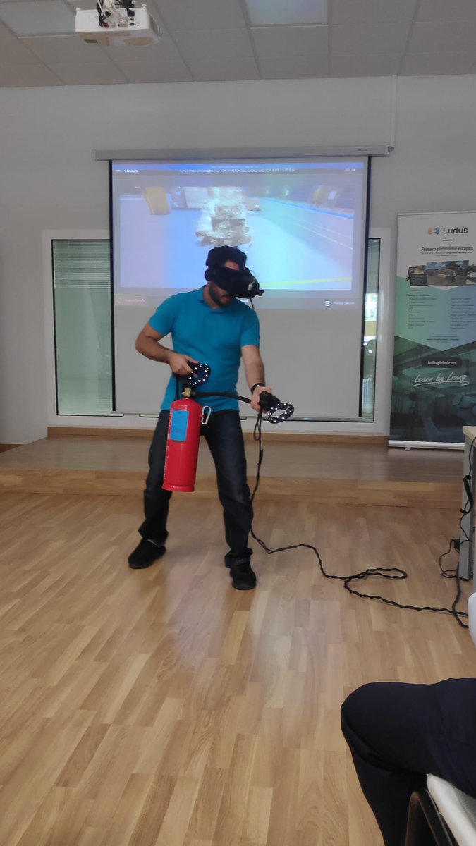 ludusglobal's tweet photo. "Gracias por el día que nos has hecho pasar Sergio, es un placer asistir a tus jornadas de entrenamiento." Iván B - Técnico en PRL @GrupoPreving
Podemos marcar la formación de ayer como misión cumplida ✅🎓
#FormaciónPRL #RealidadVirtual #LearnbyLiving 🥽 https://t.co/Pt6Z8vSCZX