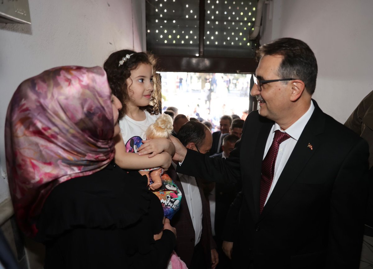 AK Parti Bozüyük İlçe Başkanlığımızda, <a href="/TCSanayi/">Sanayi ve Teknoloji Bakanlığı</a> Bakanımız Sn. <a href="/varank/">Mustafa Varank</a> ile birlikte AK davamıza gönül vermiş kardeşlerimizle buluştuk.

Önce ülkem, önce milletim diyerek Büyük ve Güçlü Türkiye için canla başla çalışan kardeşlerimizin heyecanına ortak olduk.