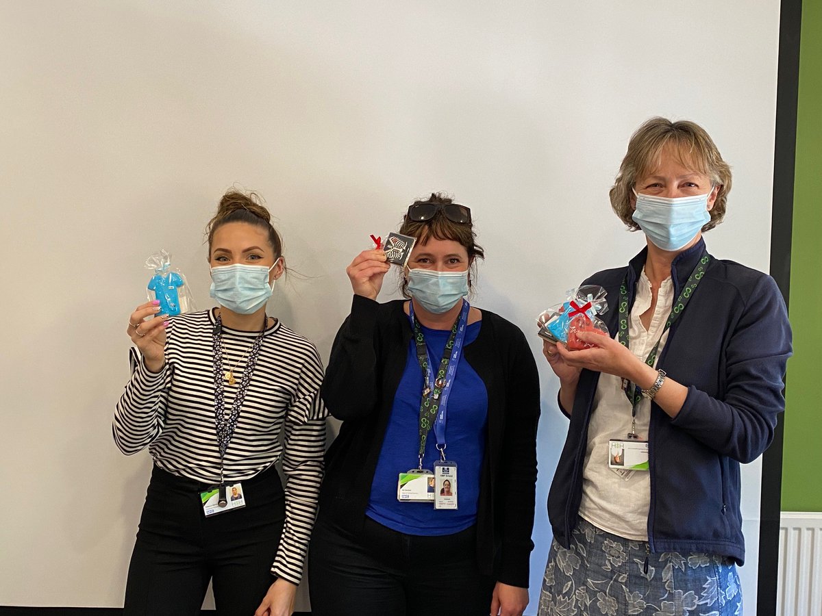 HanhamSecure's tweet photo. Yesterday we celebrated #InternationalNursesDay and all of our amazing #healthcare workers by hand delivering these specially made, healthcare-themed biscuits to all of our sites. A small token of our appreciation.

👩‍⚕️🩺💉🩹🩸💊 #healthcareheroes #nhsheroes #IND2022 #nursesday https://t.co/f5SvPJnEex