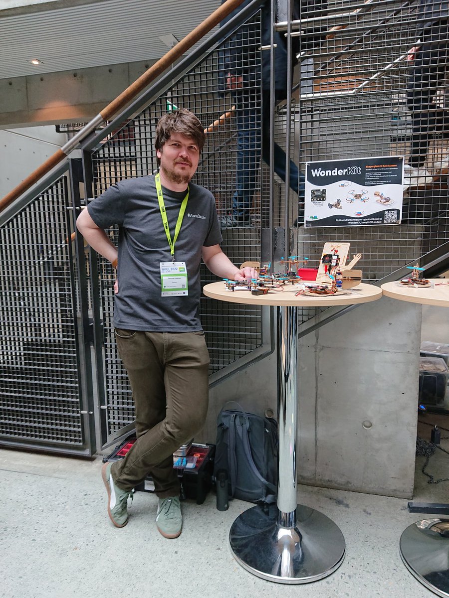 Takk for mange fine samtaler om microbit, gjenbruk og tverrfaglighet med lærere og fagpersoner på @nkul2022, rakk knapt nok å ta bilder. Vi sees neste år hos skaperverkstedet, Atea eller på egen stand! Hilsen Henning og Eddy