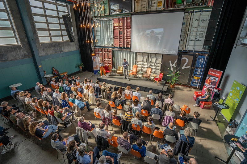 senssuisse's tweet photo. Das #SSEF22 ist in vollem Gange. Heute Vormittag mit Erfolgsgeschichten von #SocEnt und Diskussionen über die Finanzierung von Social Businesses sowie die Zukunft der Social Economy.
Schalte Dich nach der Mittagspause dazu: https://t.co/7S6jrIhbDQ

#SocialEconomy #ESS https://t.co/y0AlV4yb12