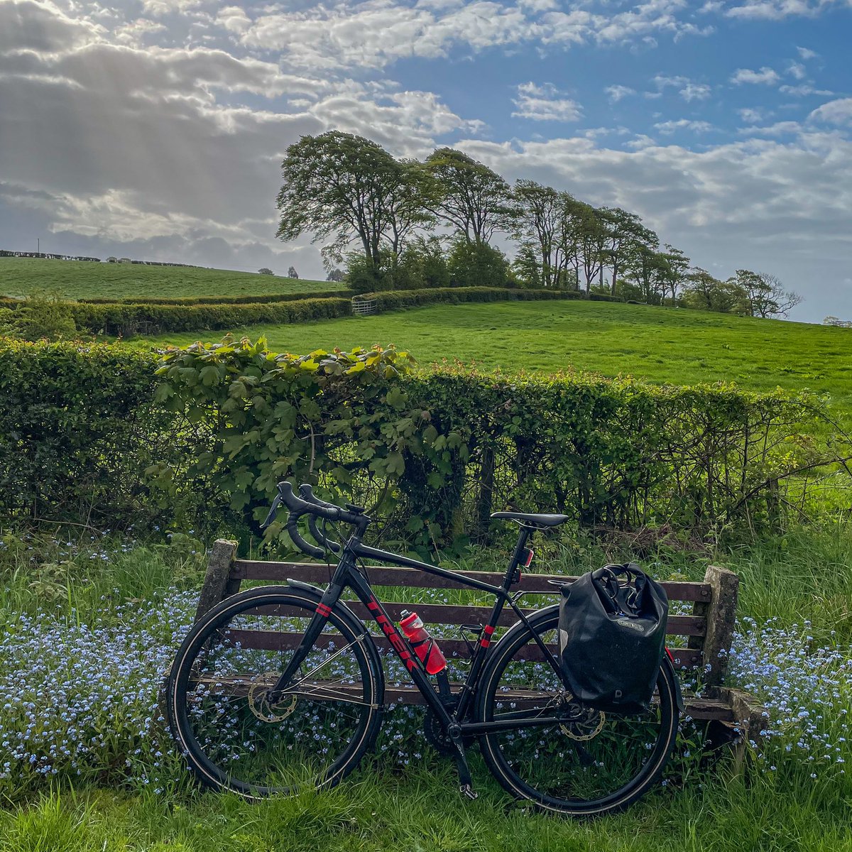 McMee's tweet photo. This morning’s commute! #cycling #wearecycling #cyclinguk https://t.co/3xEtD7Vy6B