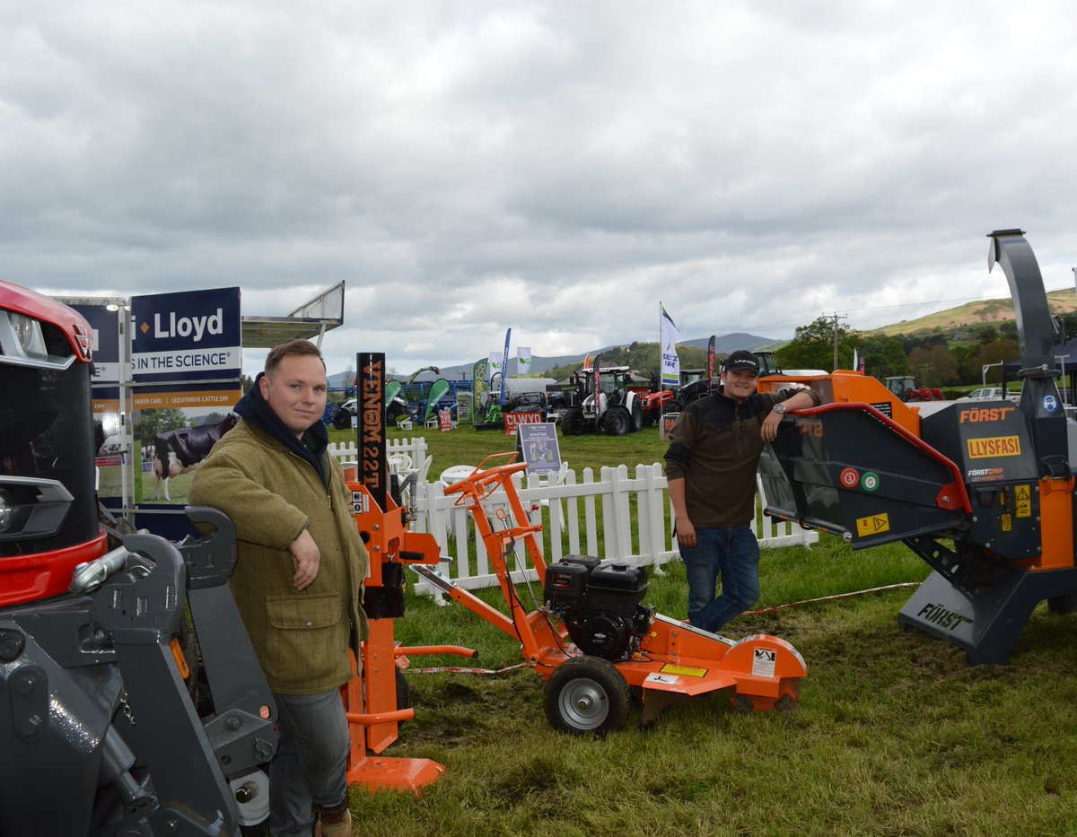 LesleyInnes3's tweet photo. What a day @clwyd2020 yesterday, hosted @colegcambria Llysfasi. Great to see the future farmers &amp; foresters and the machinery in action...WOW what a demonstration by all inc @HughesBrosAgric @KubotaUK &amp; @EmyrEvansMassey @AGCOcorp https://t.co/GYPpQeikn5