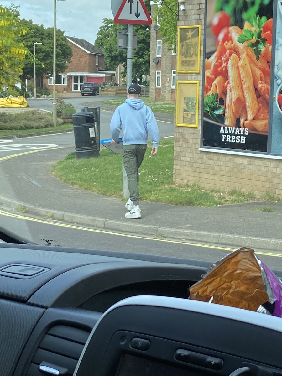 JakeSmith26's tweet photo. @IAmChrisRamsey spotted at 11:31am. Psychopath. https://t.co/R2f6Rcxm7U
