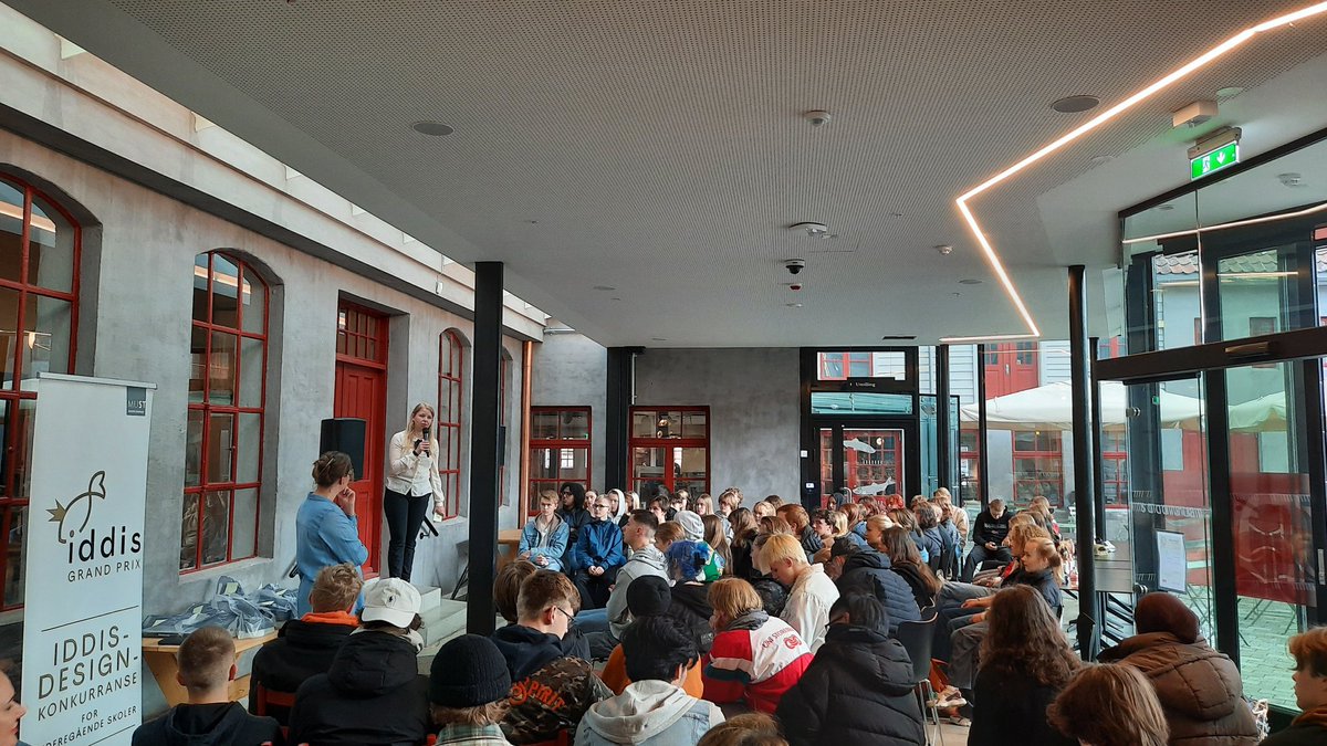 I går hadde vi prisutdeling i IDDIS Grand Prix! Se designene i vår utendørs vitrine, og les mer om opplegget her: iddismuseum.no/undervisning/i…