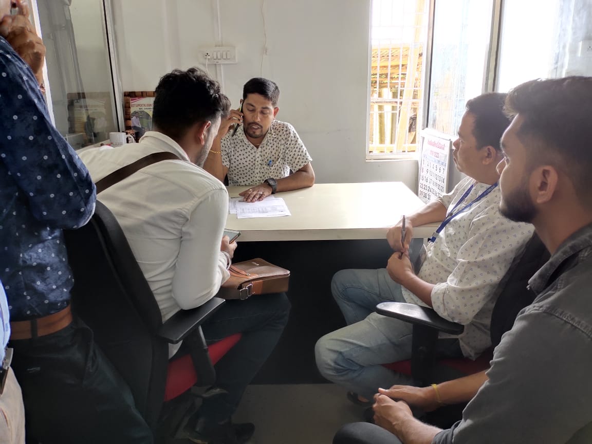csc_north's tweet photo. CSC DMs/DC and VLEs visit to Mahindra Show Room
Mahindra and CSC DMs/DC and VLEs Parichay Event on 06/05/2022
At Dharmanagar Mahindra Show Room https://t.co/0xSeHsOec9